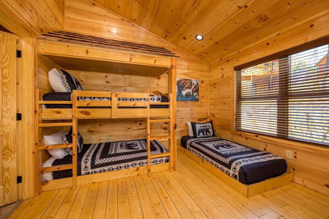 5Bd5B Escape Cabin With 2 Hottubs, Thtr &Game Rm,1Mi To The Parkway! 4Mi To Dollywood - Spring Deal Pigeon Forge Εξωτερικό φωτογραφία