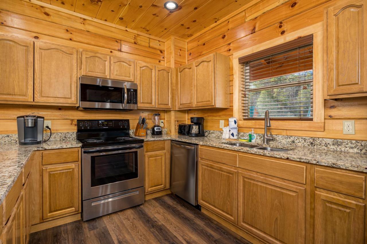 5Bd5B Escape Cabin With 2 Hottubs, Thtr &Game Rm,1Mi To The Parkway! 4Mi To Dollywood - Spring Deal Pigeon Forge Εξωτερικό φωτογραφία