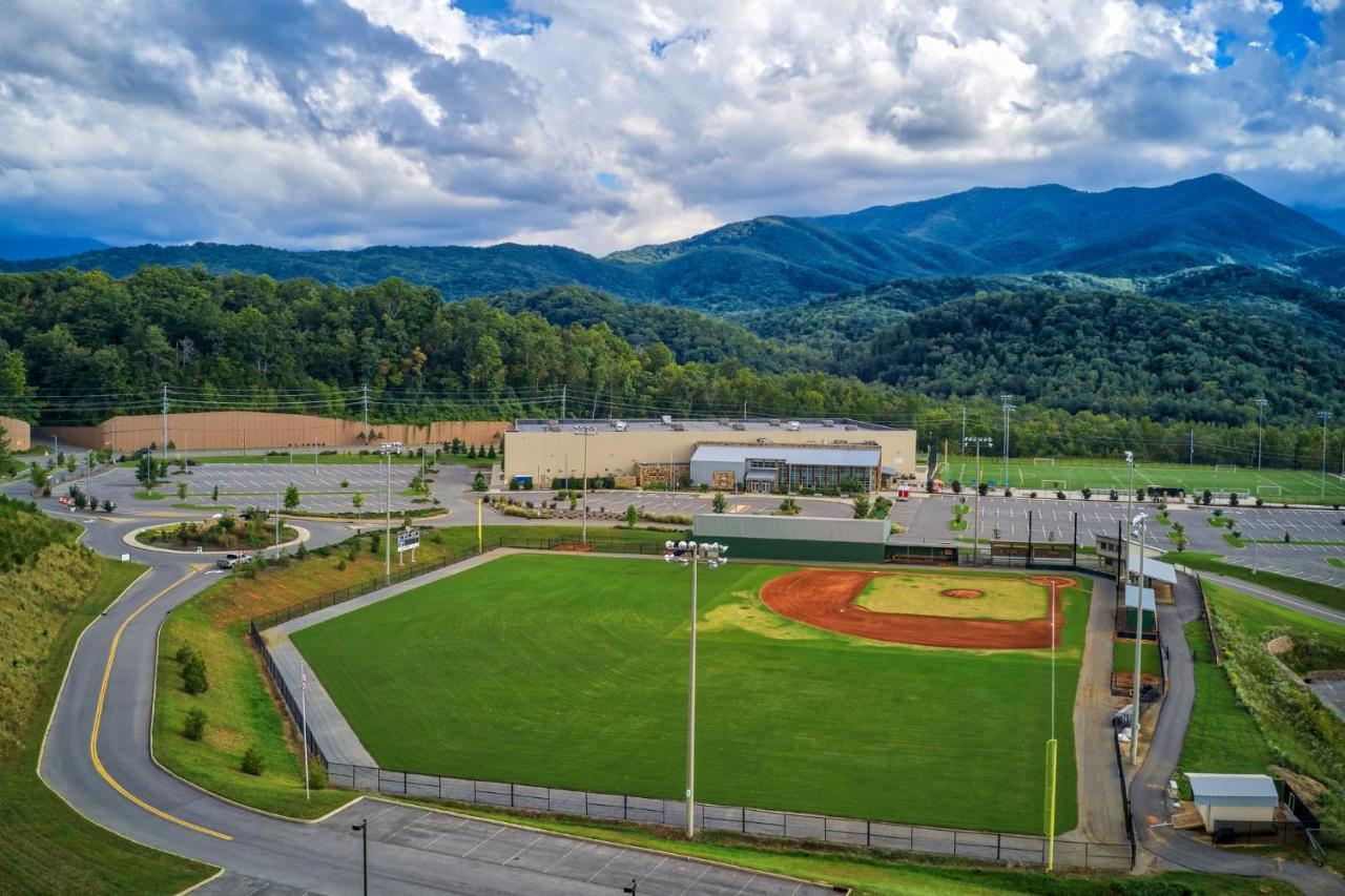 5Bd5B Escape Cabin With 2 Hottubs, Thtr &Game Rm,1Mi To The Parkway! 4Mi To Dollywood - Spring Deal Pigeon Forge Εξωτερικό φωτογραφία