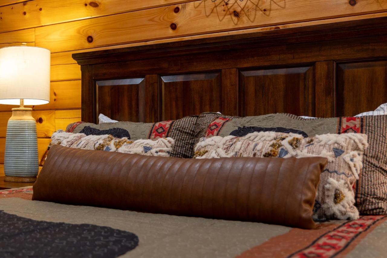 5Bd5B Escape Cabin With 2 Hottubs, Thtr &Game Rm,1Mi To The Parkway! 4Mi To Dollywood - Spring Deal Pigeon Forge Εξωτερικό φωτογραφία