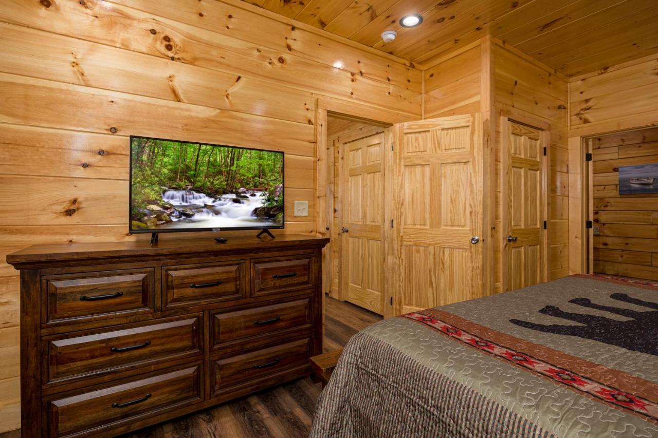 5Bd5B Escape Cabin With 2 Hottubs, Thtr &Game Rm,1Mi To The Parkway! 4Mi To Dollywood - Spring Deal Pigeon Forge Εξωτερικό φωτογραφία