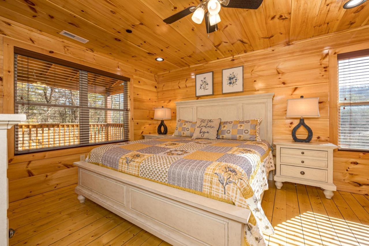 5Bd5B Escape Cabin With 2 Hottubs, Thtr &Game Rm,1Mi To The Parkway! 4Mi To Dollywood - Spring Deal Pigeon Forge Εξωτερικό φωτογραφία