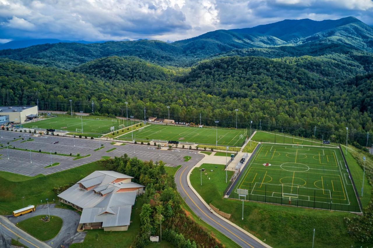 5Bd5B Escape Cabin With 2 Hottubs, Thtr &Game Rm,1Mi To The Parkway! 4Mi To Dollywood - Spring Deal Pigeon Forge Εξωτερικό φωτογραφία
