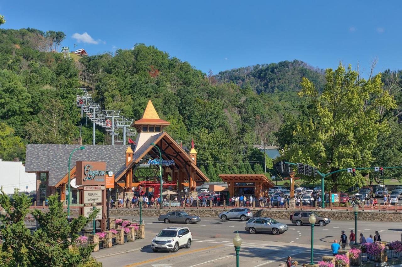 5Bd5B Escape Cabin With 2 Hottubs, Thtr &Game Rm,1Mi To The Parkway! 4Mi To Dollywood - Spring Deal Pigeon Forge Εξωτερικό φωτογραφία